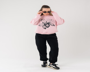 طقم هودي وردي بقلنسوة وبنطلون أسود Light Pink Hooded Sweatshirt with Black Jogger Set