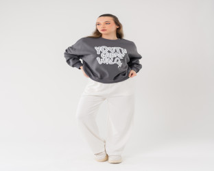 طقم سويتشيرت رمادي وبنطلون أبيض Dark Gray Sweatshirt with White Pants