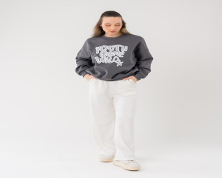 طقم سويتشيرت رمادي وبنطلون أبيض Dark Gray Sweatshirt with White Pants