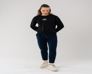 طقم سويتشيرت أسود وبنطلون كحلي Black Sweatshirt with Navy Trousers Set