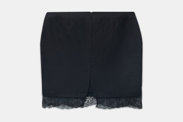 تنورة بينسل كاملة القَصّة مع تفاصيل الدانتيل الأسود Full Mold Pen Skirt with Black Lace Detail