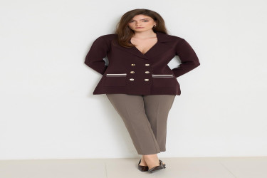 جاكيت تريكو بني مع أزرار وتفاصيل خطوط Brown Knitwear Jacket With Button And Line Detail