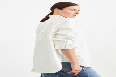 قميص قطني أبيض فضفاض Oversized White Cotton Shirt with Long Sleeves