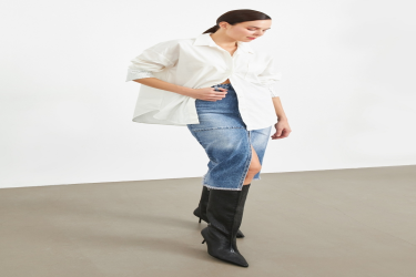 قميص قطني أبيض فضفاض Oversized White Cotton Shirt with Long Sleeves