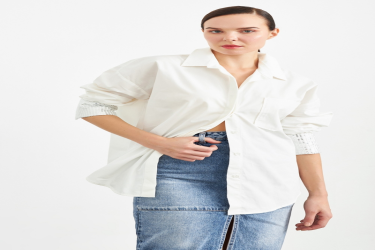 قميص قطني أبيض فضفاض Oversized White Cotton Shirt with Long Sleeves