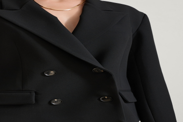 جاكيت أسود بتصميم إغلاق غير متماثل Black Asymmetrical Closure Pocket Detailed Jacket