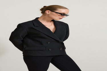 جاكيت أسود بتصميم إغلاق غير متماثل Black Asymmetrical Closure Pocket Detailed Jacket