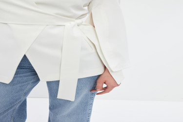 جاكيت عاجي بأكمام ضيقة وتفاصيل رباط عند الخصر Ecru Narrow Formwork Sleeve Detailed Waist Tie Detailed Jacket