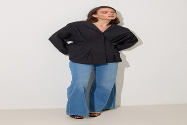 قميص اسود قطن 100% بتصميم مريح ومخصر 100% Cotton Comfortable Fit Shirt with Gathered Waist Detail