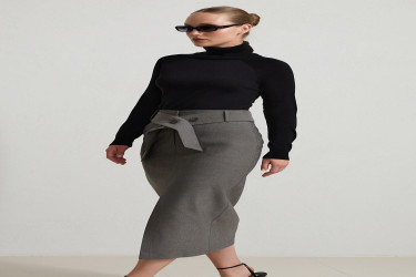 تنورة متوسطة الطول مع فتحة أمامية Belt Detailed Front Slit Midi Length Skirt