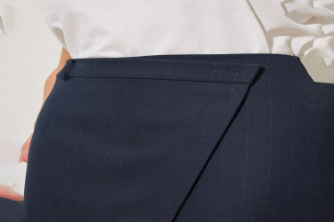 تنورة مخططة بلون أزرق كحلي Navy Blue Asymmetrical Closure Striped Full Die Skirt