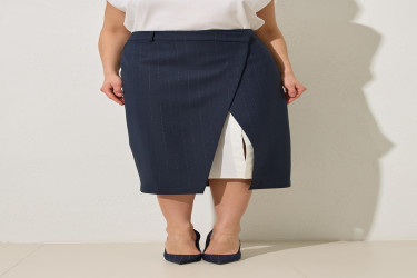 تنورة مخططة بلون أزرق كحلي Navy Blue Asymmetrical Closure Striped Full Die Skirt