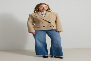 جاكيت بيجي بتصميم إغلاق غير متماثل Beige Asymmetrical Closure Pocket Detailed Jacket