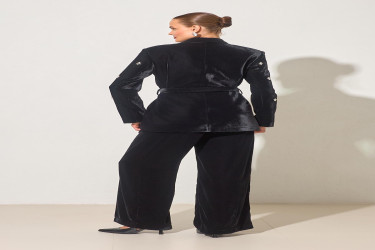 جاكيت أسود بتفاصيل حجر وياقة وتربط أمامية Black Stone and Collar Detailed Tie-Up Jacket