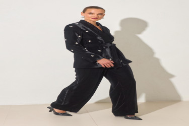 جاكيت أسود بتفاصيل حجر وياقة وتربط أمامية Black Stone and Collar Detailed Tie-Up Jacket