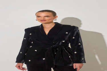 جاكيت أسود بتفاصيل حجر وياقة وتربط أمامية Black Stone and Collar Detailed Tie-Up Jacket