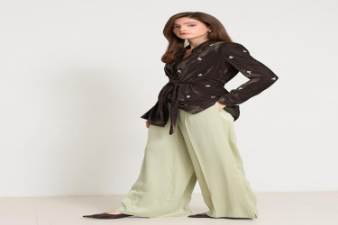 جاكيت خاكي بتفاصيل حجر وياقة وتربط أمامية Haki Stone and Collar Detailed Tie-Up Jacket