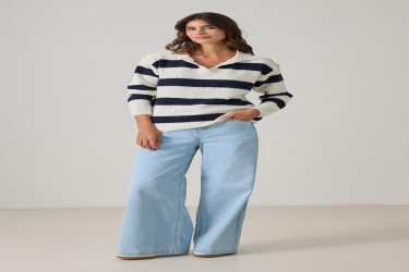 بلوز تريكو مخطط بقصة مريحة وتفاصيل ياقة كريمية Comfortable Cut Striped Knitwear with Cream Collar Detail