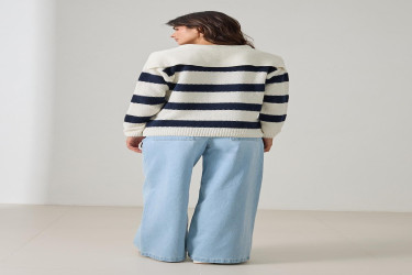 بلوز تريكو مخطط بقصة مريحة وتفاصيل ياقة كريمية Comfortable Cut Striped Knitwear with Cream Collar Detail