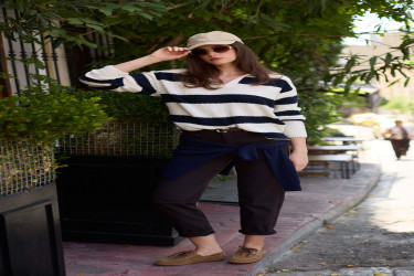 بلوز تريكو مخطط بقصة مريحة وتفاصيل ياقة كريمية Comfortable Cut Striped Knitwear with Cream Collar Detail