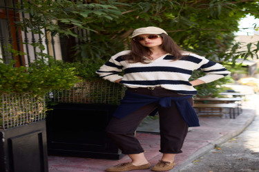 بلوز تريكو مخطط بقصة مريحة وتفاصيل ياقة كريمية Comfortable Cut Striped Knitwear with Cream Collar Detail