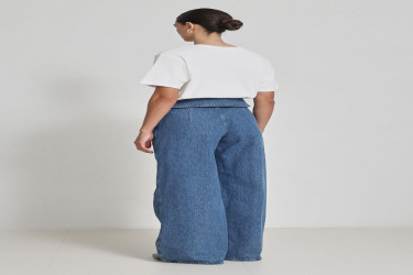بنطال جينز أزرق بقصة مريحة وتفاصيل خصر Blue Waist Detailed Comfortable Cut Trousers