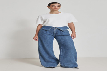 بنطال جينز أزرق بقصة مريحة وتفاصيل خصر Blue Waist Detailed Comfortable Cut Trousers