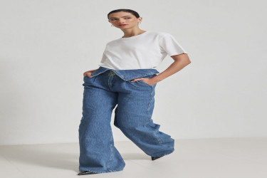 بنطال جينز أزرق بقصة مريحة وتفاصيل خصر Blue Waist Detailed Comfortable Cut Trousers