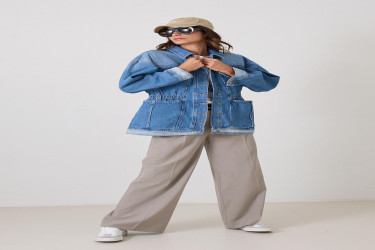 جاكيت جينز أزرق بتفاصيل شد الخصر وجيوب مثبّتة Blue Waist Pucker and Seated Pocket Detailed Denim Jacket