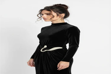 فستان مخملي بتفاصيل وإكسسوار على الخصر Waist Accessory Detailed Velvet Dress