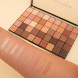 باليت ايشادو ماكسي ريلوديد - ألتيمت نودز Makeup Revolution Maxi Reloaded Eyeshadow Palette - Ultimate Nudes