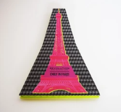 باليت ايشادو ميك أب ريفلوشن X Emily In Paris سيتي اوف لوف Makeup Revolution x Emily In Paris - City Of Love Eyeshadow Palette