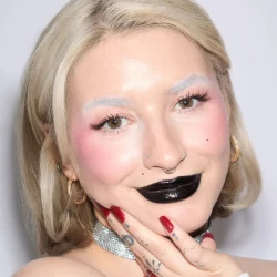 أحمر شفاه لامع أسود Truly Sinful Black Ring Lipstick