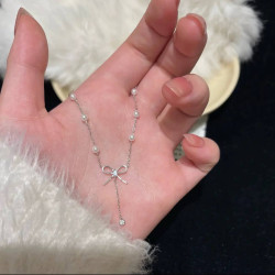 قلادة فيونكة فضي Silver bow necklace