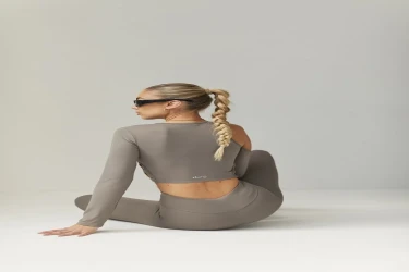 توب بأكمام طويلة Long Sleeve Top