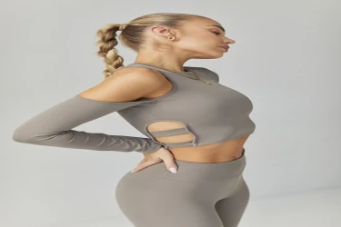 توب بأكمام طويلة Long Sleeve Top