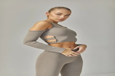توب بأكمام طويلة Long Sleeve Top