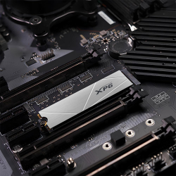 قرص صلب XPG GAMMIX S60 بسعة 2 تيرابايت بتقنية PCIe Gen4 x4 NVMe SSD -  M.2 2280 مع مشتت حراري، متوافق مع PS5 XPG GAMMIX S60 2TB PCIe Gen4 x4 NVMe SSD – Up to 5000/4200MB/s, M.2 2280 with Heat-Sink, PS5 Compatible