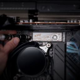 محرك أقراص الحالة الصلبة XPG MARS980PRO PCIe Gen5 x4 M.2 - تبريد نشط بمروحة توربينية،  سعة تخزين 1 تيرابايت، متوافق مع PS5 XPG MARS 980 PRO PCIe Gen5 x4 M.2 2280 SSD – Active Turbo-Fan Cooling, 14,000/13,000 MB/s, 1TB, PS5-Compatible