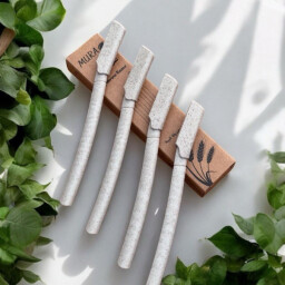 شفرات مورا (Mura) لتحديد الحواجب والوجه - تصميم صديق للبيئة (4 قطع) MURA Eco-Friendly Eyebrow & Facial Razors - 4 Pieces