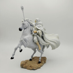 مجسم كاندالف الابيض White Gandalf Figure