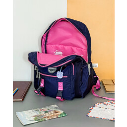 حقيبة مدرسية school bag