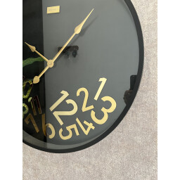 ساعة جدارية Wall clock