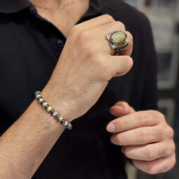 أسوارة هيماتيت ولؤلؤ زراعي Hematite & Freshwater Pearl Bracelet
