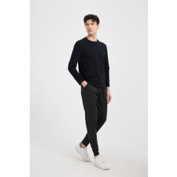 تي شيرت رجالي بأكمام طويلة Men Core Long sleeve Tee