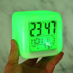 ساعة مكعبة مضيئة الوان RGB RGB LED Cube Clock