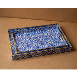طقم صواني تقديم خشبية مزخرفة بنقشة تراثية – قطعتان Decorative Wooden Serving Tray Set with Traditional Pattern – 2 Pieces