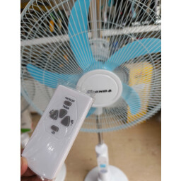 مروحة شحن عامودي 18 انج تحكم عن بُعد Charging stand fan - 18 inches with remote control