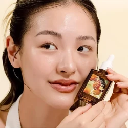 سيروم مجدد بفيتامين سي لجميع انواع البشرة Vitamin C Boosting Serum