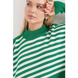 15783 بونشو تريكو فضفاض بفتحات جانبية - أخضر فاتح 15783 Slit Poncho Knit Sweater - Light Green